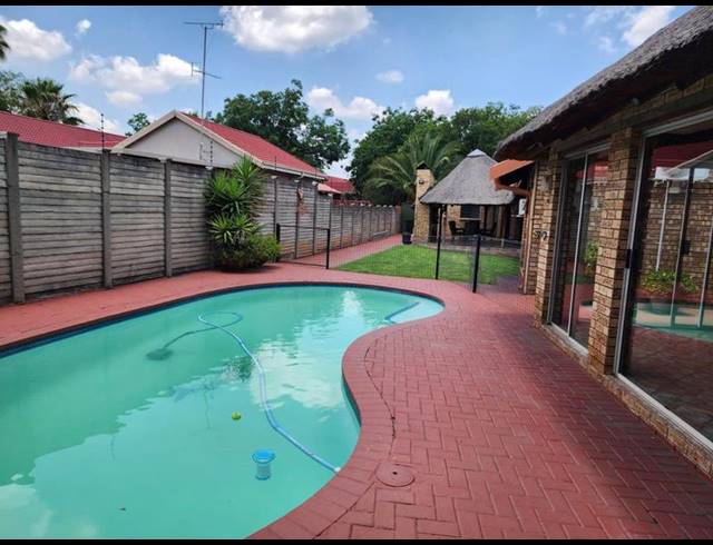 6 BEDROOM HOUSE FOR SALE IN VANDERBIJLPARK SE 3
